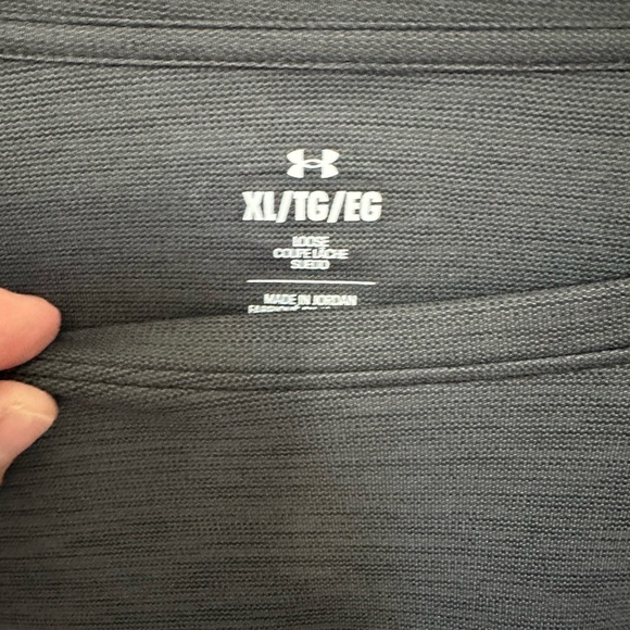 Under Armour Dark Gray Long Sleeve Shirt Size XL - Picture 2 of 7